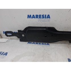 Renault - Megane - Radiator bar
