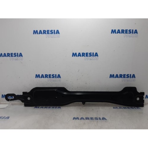Renault - Megane - Radiator bar