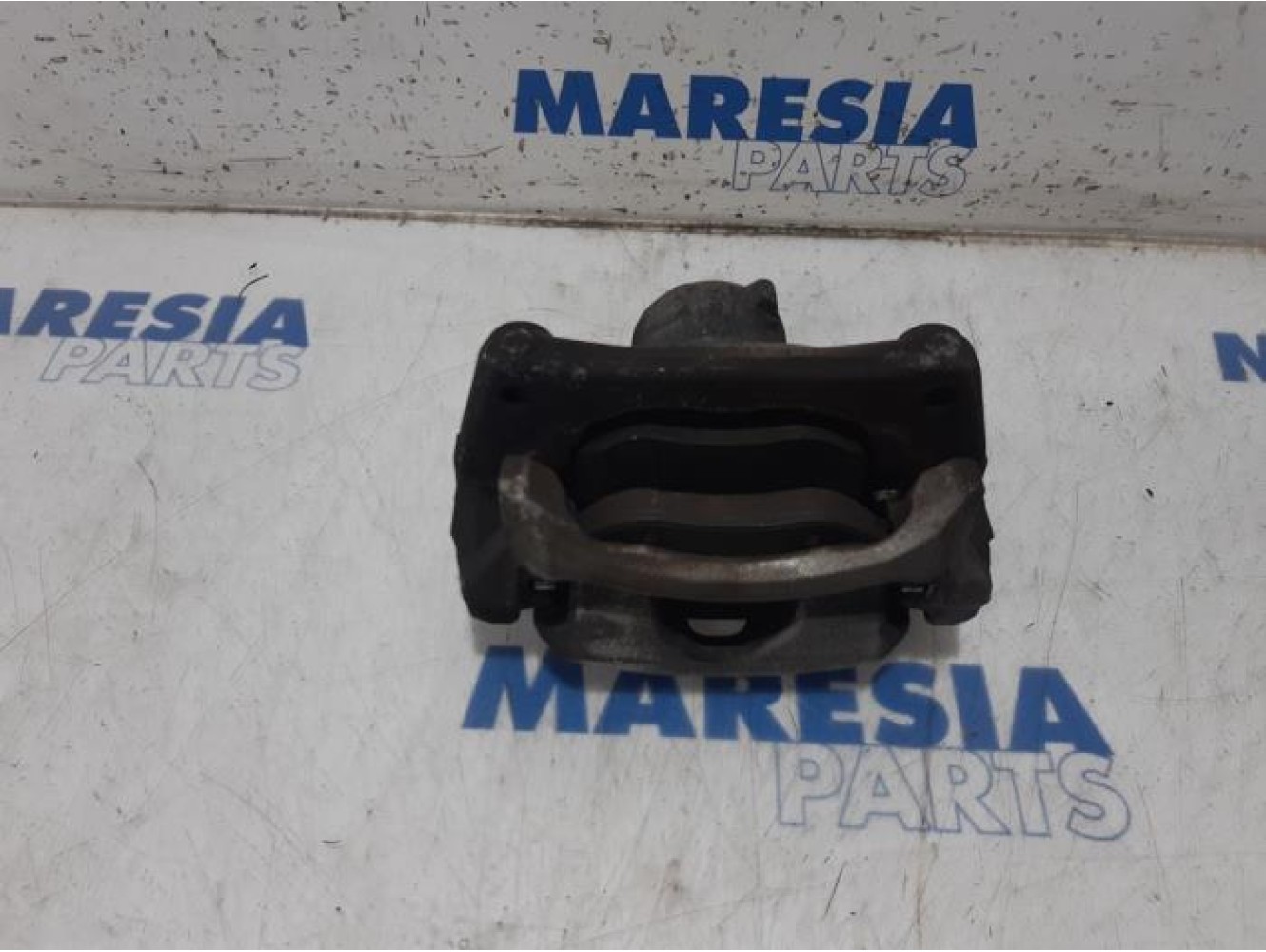 Renault - Megane - Front brake calliper, right
