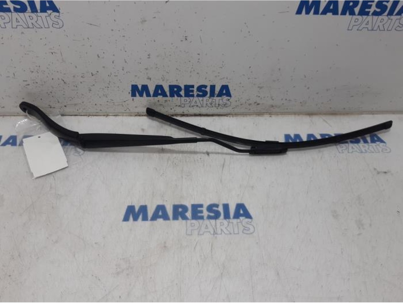 Renault - Megane - Front wiper arm