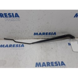 Renault - Megane - Front wiper arm