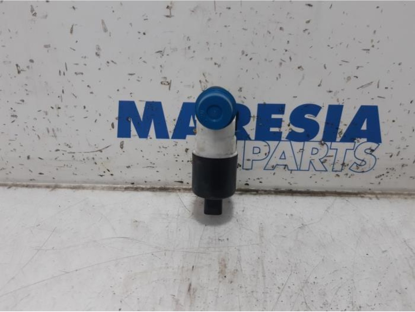 Renault - Megane - Windscreen washer pump