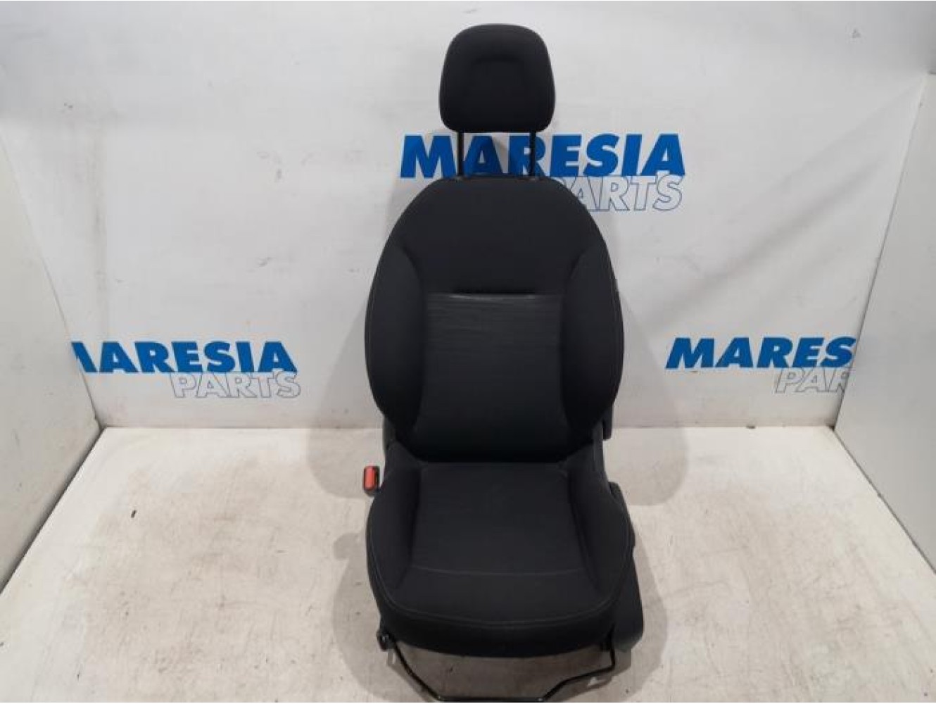 Peugeot - 208 - Sitz links