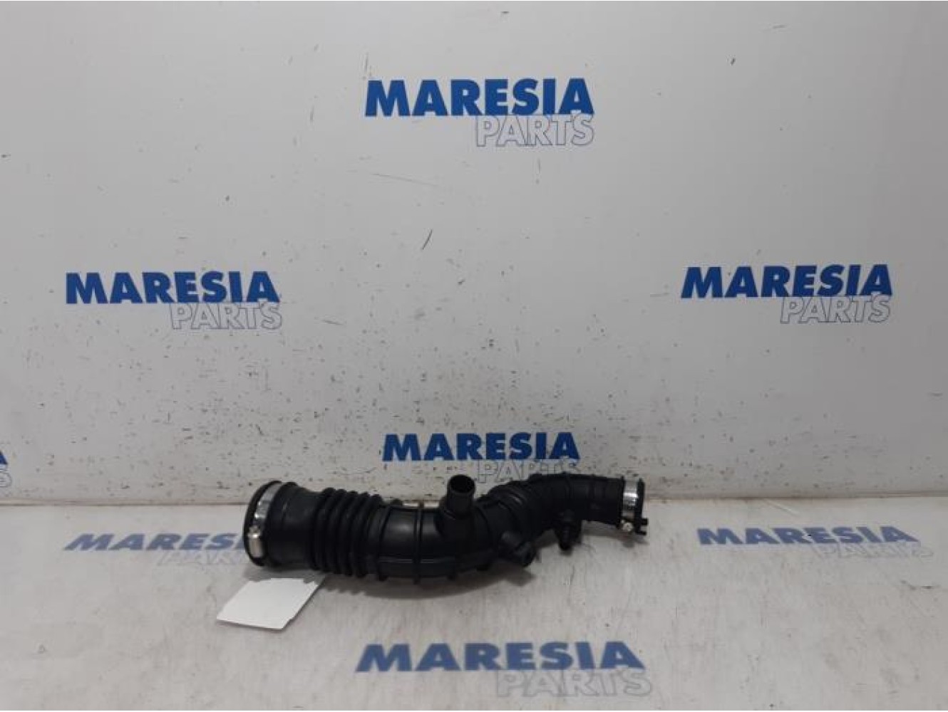 Renault - Clio - Air intake hose