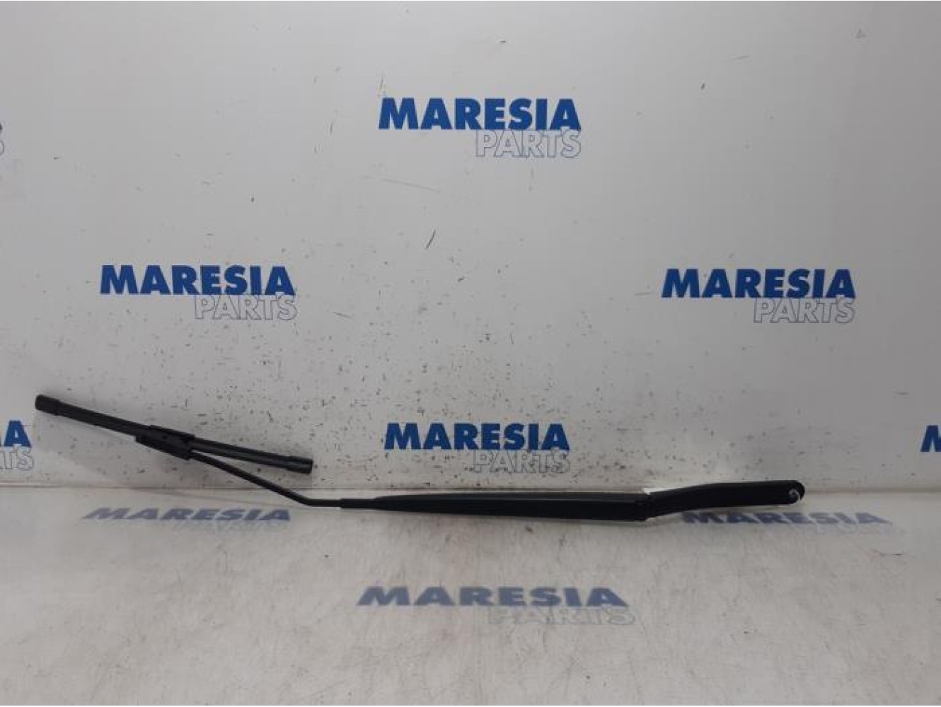 Renault - Clio - Front wiper arm