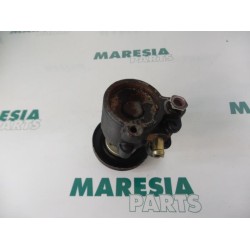 Renault - Megane Scenic - Power steering pump
