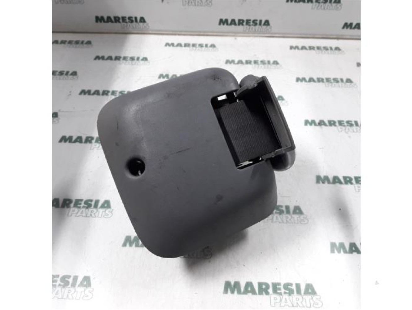 Renault - Megane - Rear seatbelt, centre