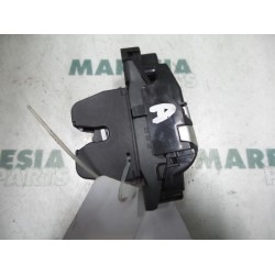Peugeot - 207 - Tailgate lock mechanism