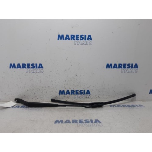 Citroen - C3 - Front wiper arm