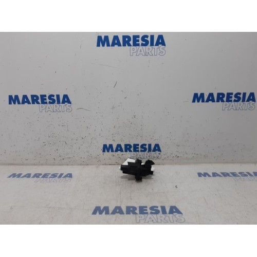 Citroen - C1 - Tailgate lock mechanism