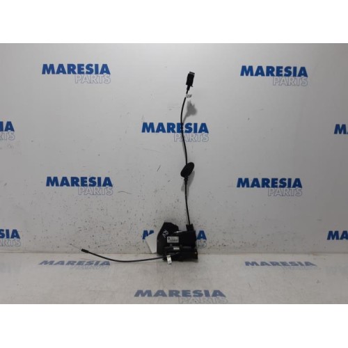 Renault - Megane - Front door lock mechanism 4-door, right