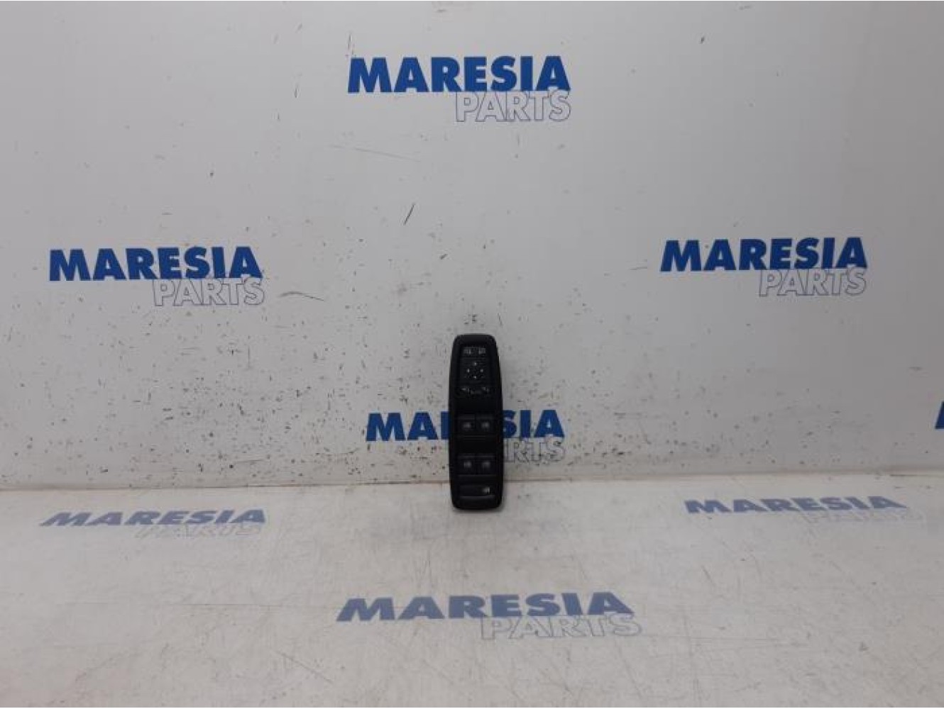 Renault - Megane - Multi-functional window switch