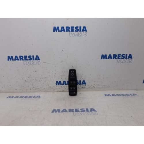 Renault - Megane - Multi-functional window switch