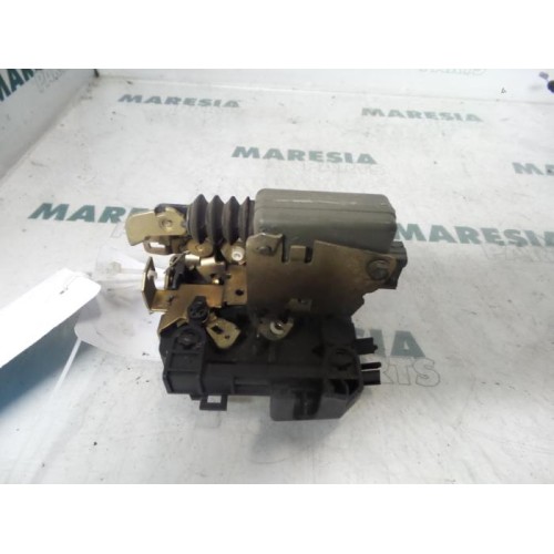 Renault - Megane Scenic - Front door lock mechanism 4-door, right