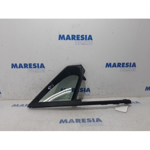 Peugeot - 208 - Quarter light, front right
