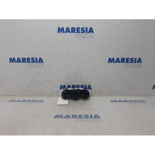Peugeot - 208 - Panneau de commandes chauffage