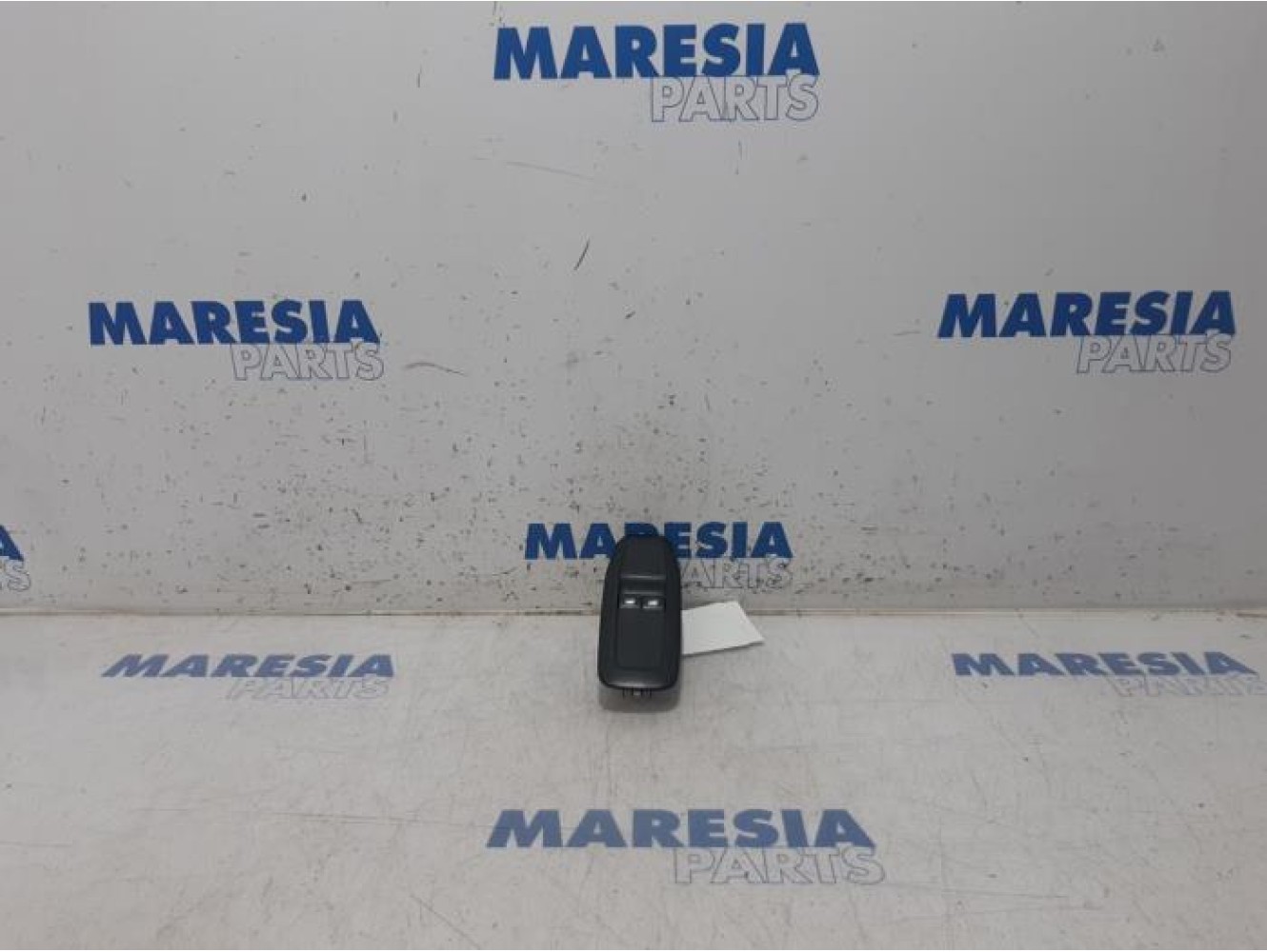 Peugeot - 208 - Multi-functional window switch