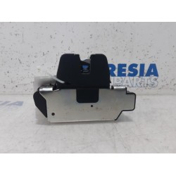 Peugeot - 208 - Tailgate lock mechanism