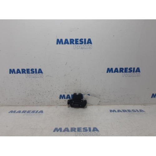 Peugeot - 208 - Tailgate lock mechanism