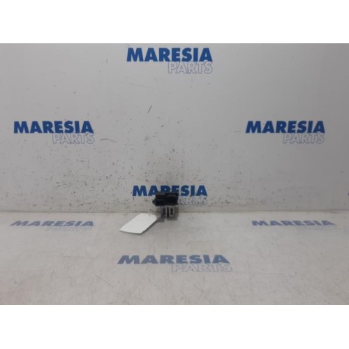 Peugeot - 208 - Cooling fan resistor