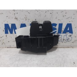 Peugeot - 207 - Tailgate lock mechanism