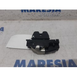 Peugeot - 207 - Tailgate lock mechanism