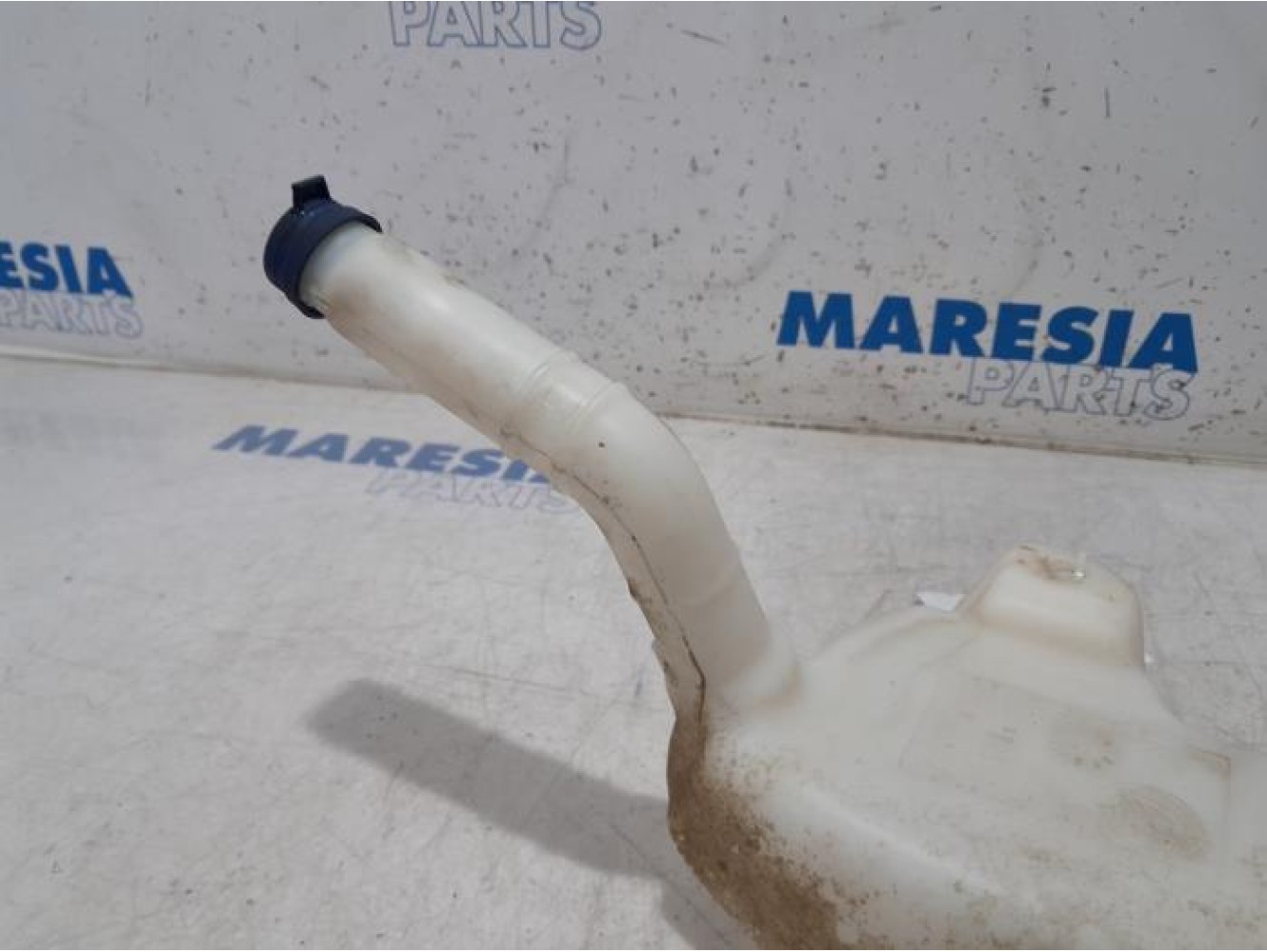 Fiat - Panda - Front windscreen washer reservoir