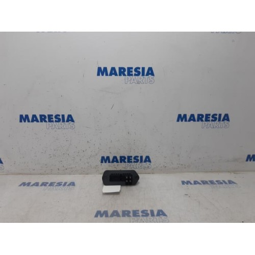 Renault - Kangoo - Door contact switch