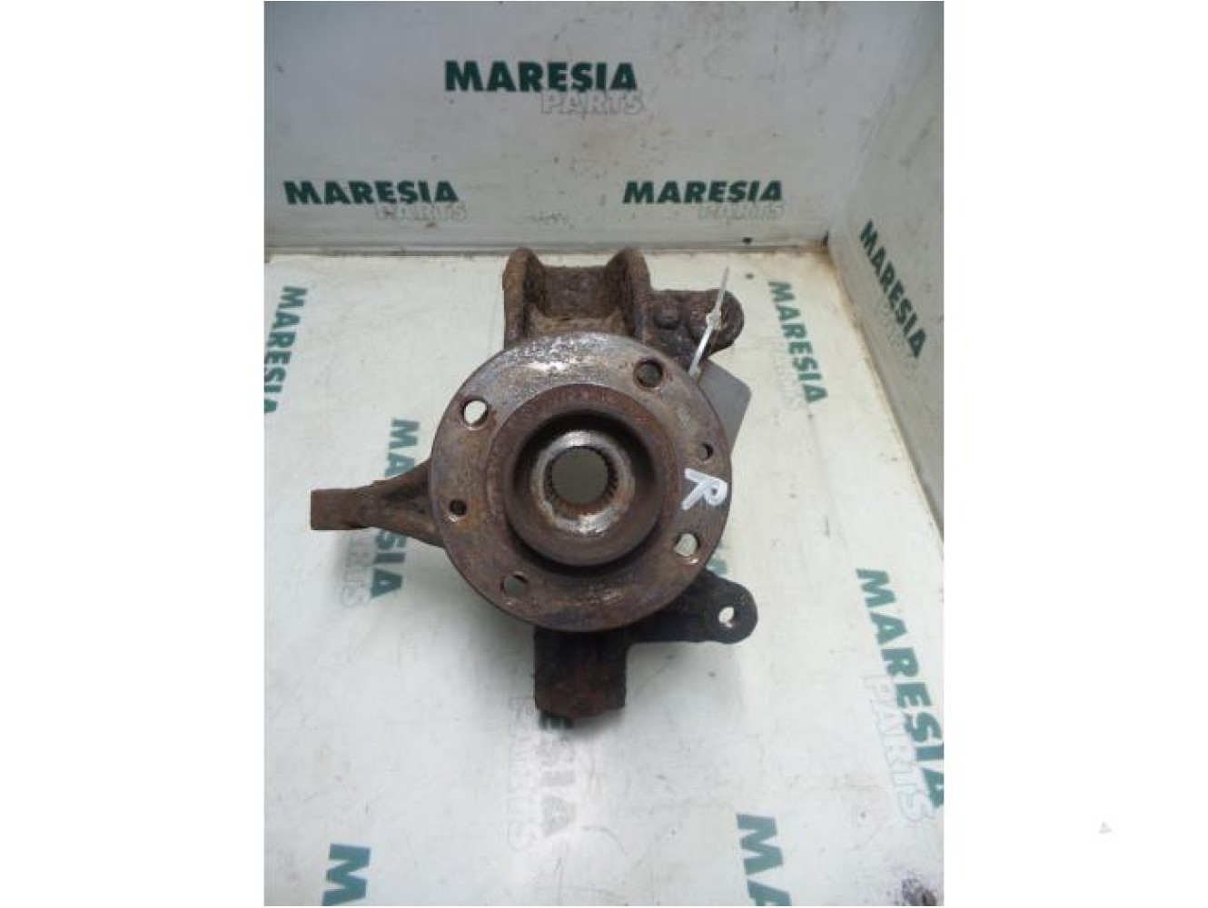 Renault - Megane - Knuckle, front right