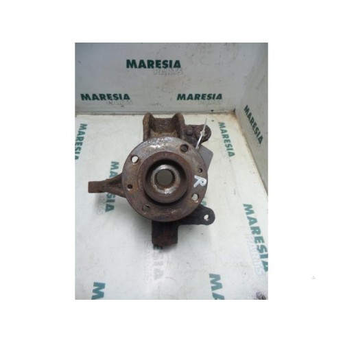 Renault - Megane - Knuckle, front right