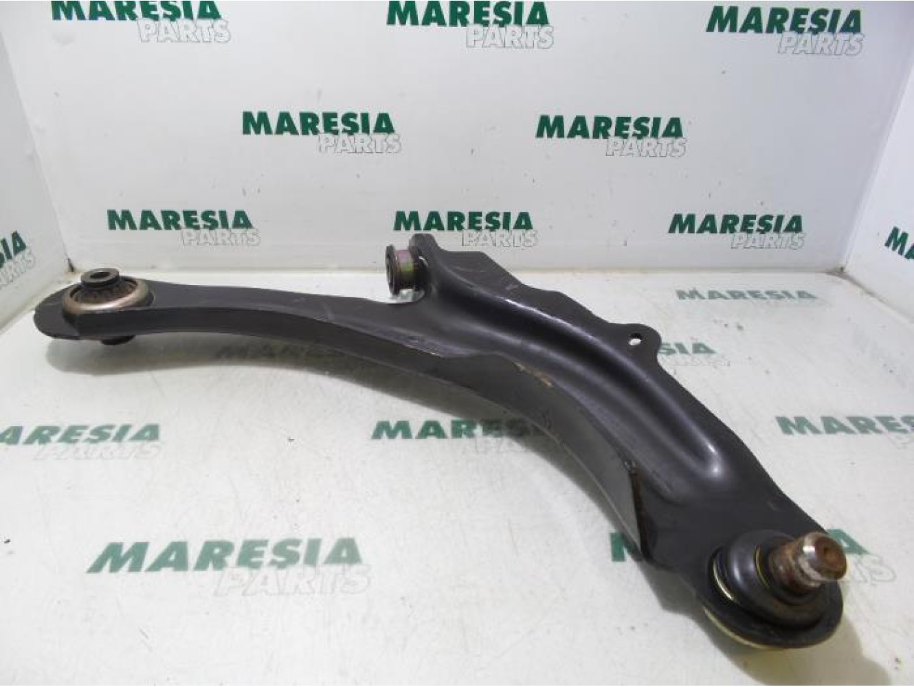 Renault - Megane - Front lower wishbone, right