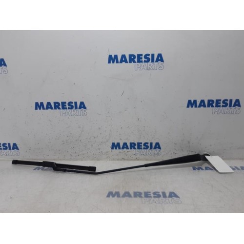 Peugeot - 208 - Front wiper arm