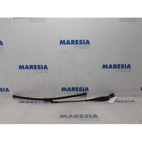 Peugeot - 208 - Front wiper arm