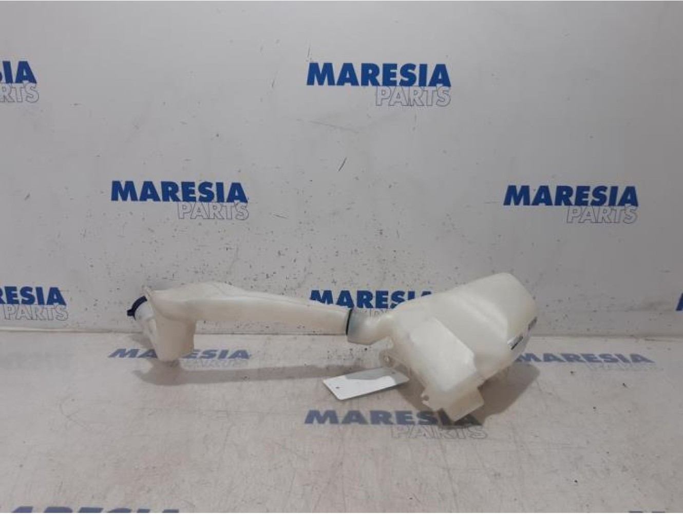 Peugeot - 208 - Front windscreen washer reservoir