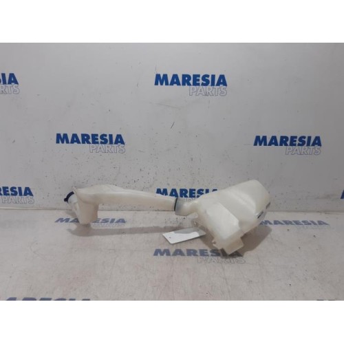 Peugeot - 208 - Front windscreen washer reservoir
