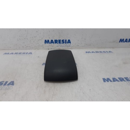 Peugeot - 508 - Armrest