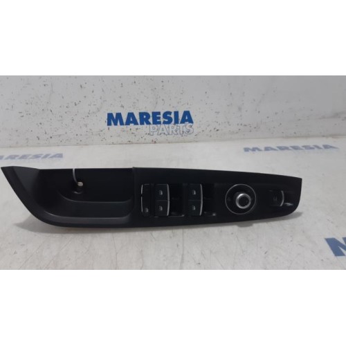 Alfa Romeo - Stelvio - Commutateur combi vitres