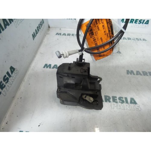 Renault - Megane Scenic - Front door lock mechanism 4-door, right
