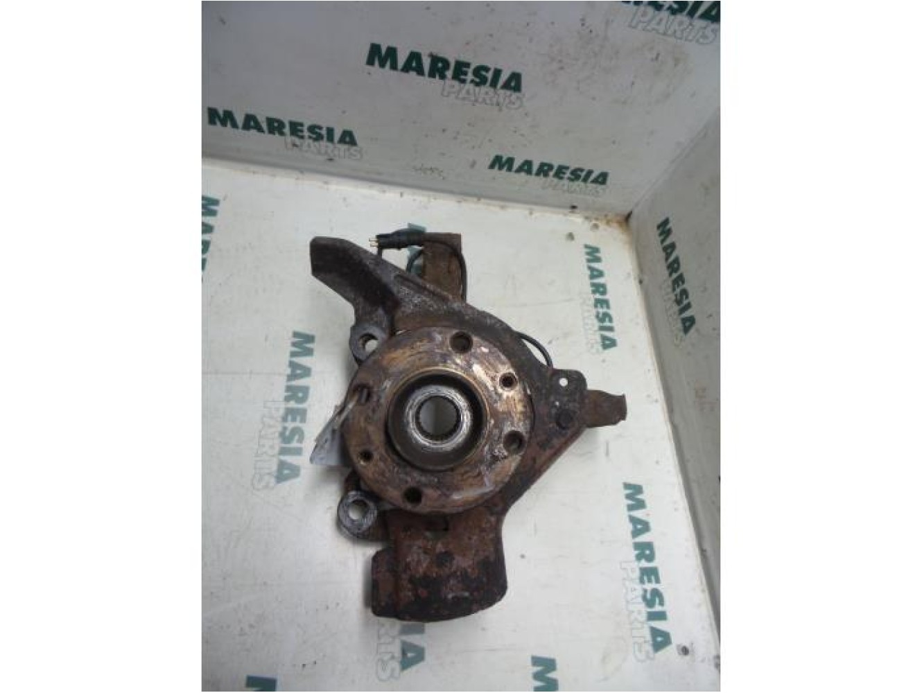 Lancia - Lybra - Knuckle, front left