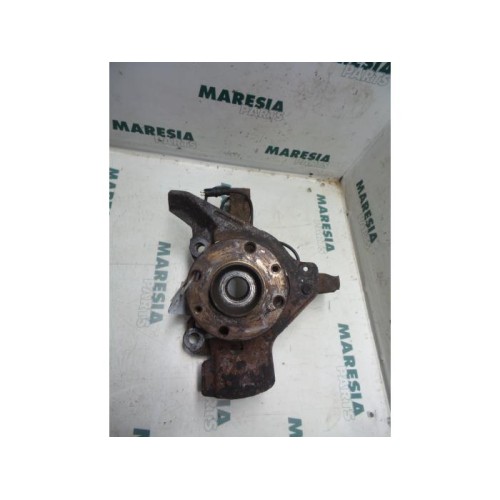 Lancia - Lybra - Achsschenkel links vorne