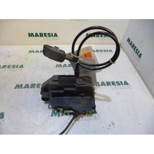 Renault - Megane Scenic - Front door lock mechanism 4-door, right