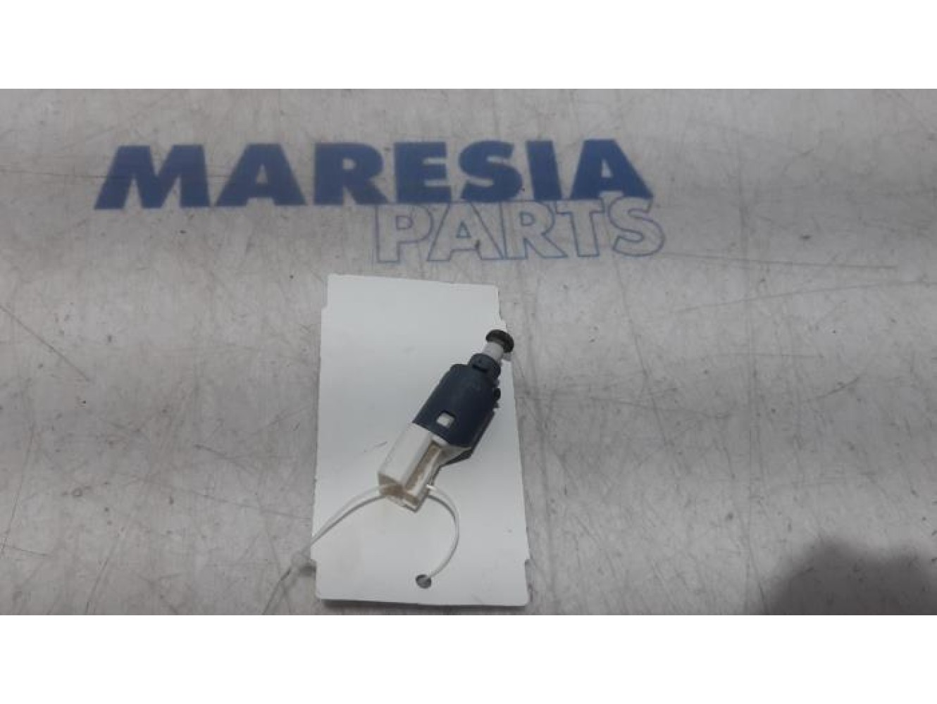 Renault - Kangoo - Brake light switch