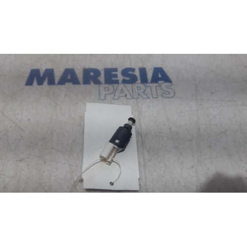 Renault - Kangoo - Brake light switch