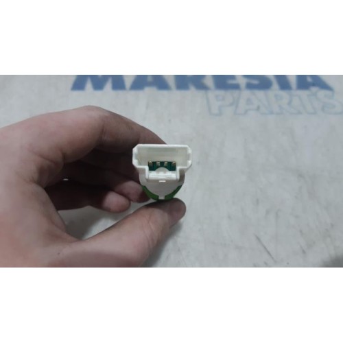 Renault - Kangoo - Clutch switch