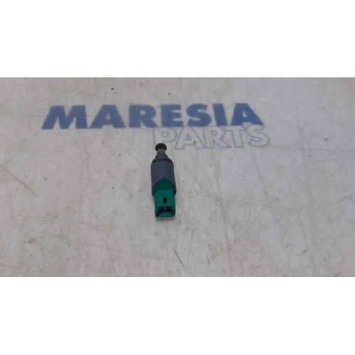 Renault - Kangoo - Clutch switch