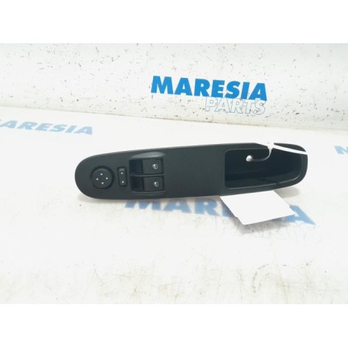 Fiat - Punto - Multi-functional window switch