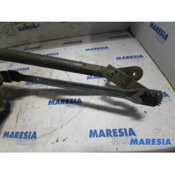 Renault - Clio - Wiper mechanism