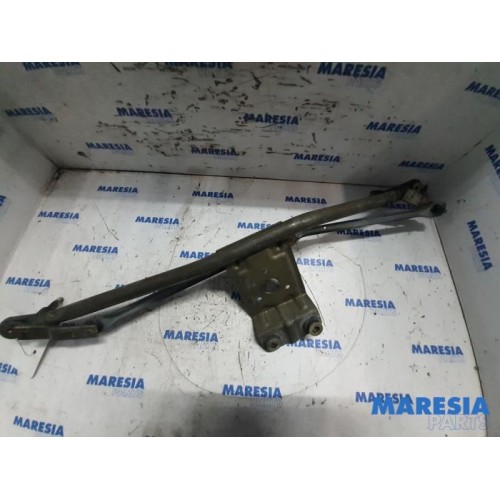 Renault - Clio - Wiper mechanism