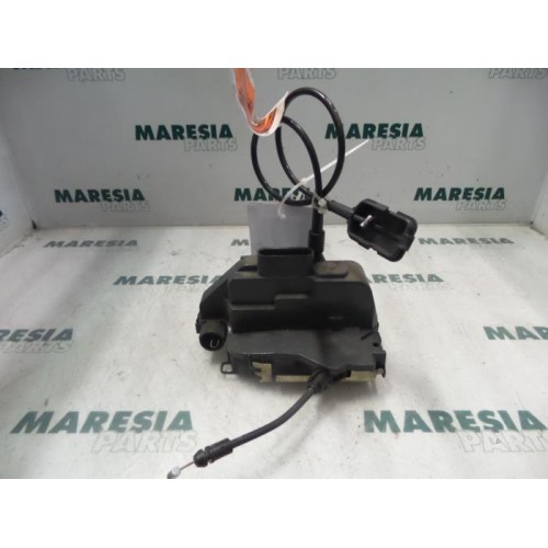Renault - Megane - Front door lock mechanism 4-door, right