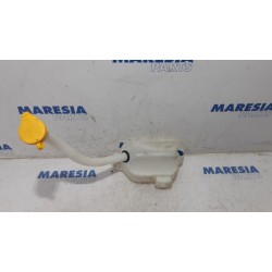 Renault - Kangoo - Front windscreen washer reservoir